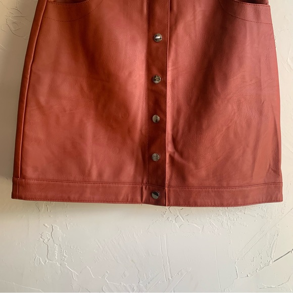 Topshop Dixie Vegan Leather Rust Color Snap Up Skirt Sz 8 Edgy Moto Casual Chic - Picture 3 of 7